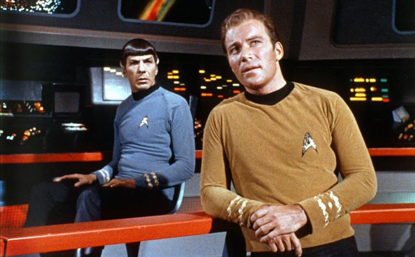 William Shatner risponde a tono all'account di Star Wars commentando il logo di Star Trek scoperto su Marte Leonard Nimoy e William Shatner sono Spock e Kirk sul set di Star Trek
