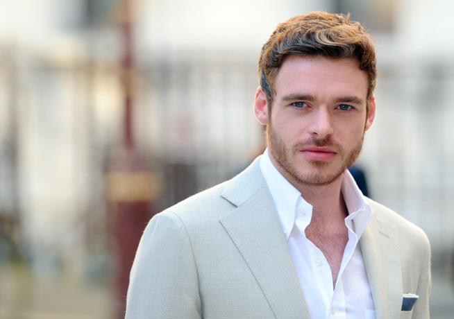 Richard Madden potrebbe interpretare James Bond Richard Madden alla Royal Academy of Arts: Summer Exhibition