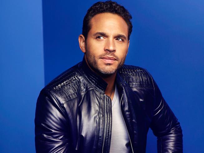 Daniel Sunjata, ex protagonista di Graceland, è pronto per una nuova avventura Daniel Sunjata in una foto promozionale