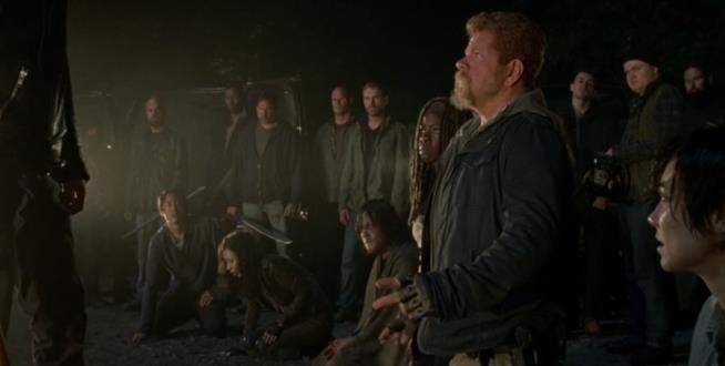 In The Walking Dead Abraham saluta con un segno di pace Abraham e il suo simbolico gesto di pace