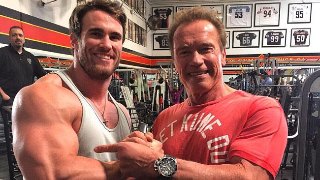 Bigger ha trovato il giovane Schwarzenegger Calum Von Moger e Arnold Schwarzenegger