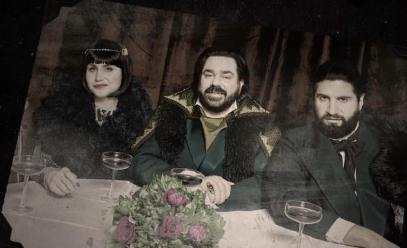 What We Do in the Shadows, una foto vintage dei protagonisti della serie What We Do in the Shadows, una foto dalla prima stagione