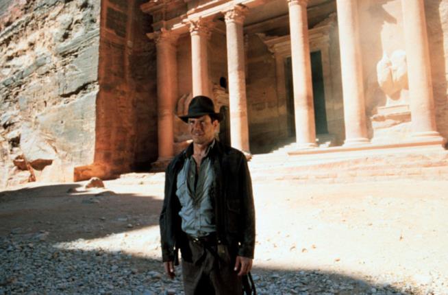 Indiana Jones e l'ultima crociata, l'El Khasneh al Faroun in Giordania è il tempio del film Harrison Ford sul set di Indiana Jones e l'ultima crociata