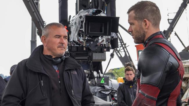 Deadpool 2: Tim Miller non avrebbe lasciato la regia per questioni legate al budget del film Tim Miller sul set di Deadpool