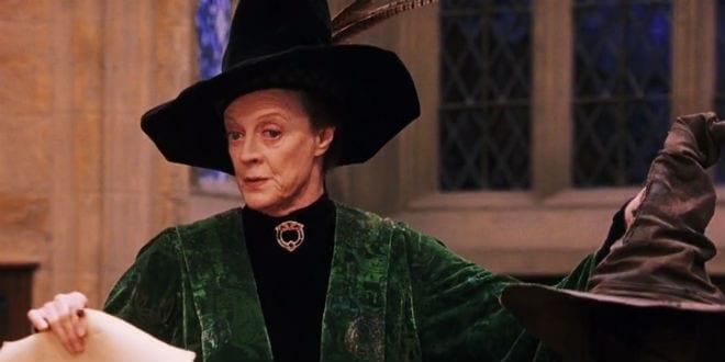 Hai mai sognato di diventare un professore di Hogwarts? Ora puoi farlo! Maggie Smith nell'iconico ruolo della Professoressa McGranitt in Harry Potter