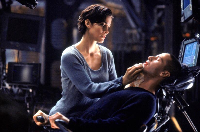Due nuove teorie cambiano i destini di Neo e Trinity in Matrix 4 Neo e Trinity in una scena del primo Matrix