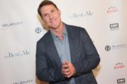 Nicholas Sparks: accusato di condotta razzista nella gestione della sua scuola Nicholas Sparks