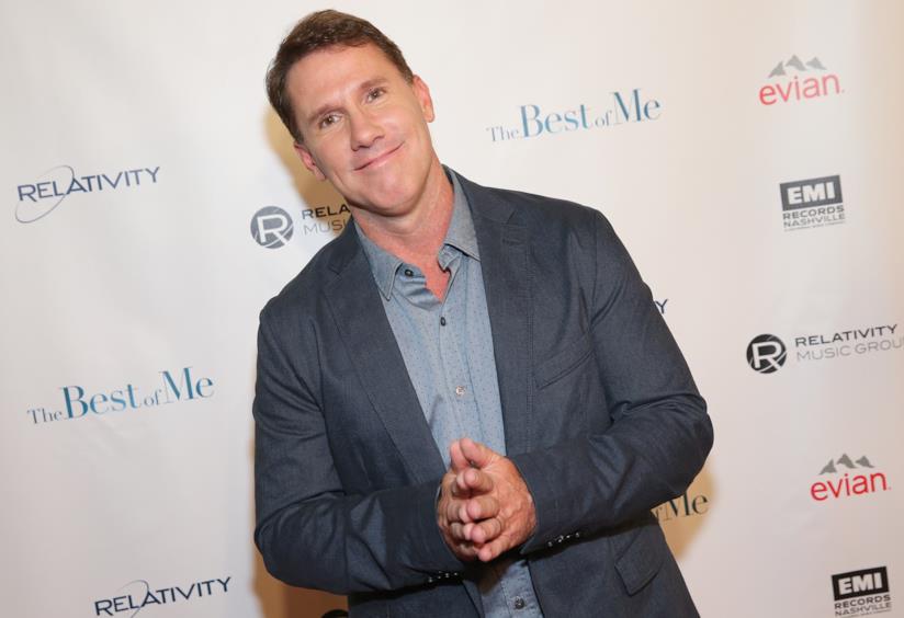 Nicholas Sparks: accusato di condotta razzista nella gestione della sua scuola Nicholas Sparks
