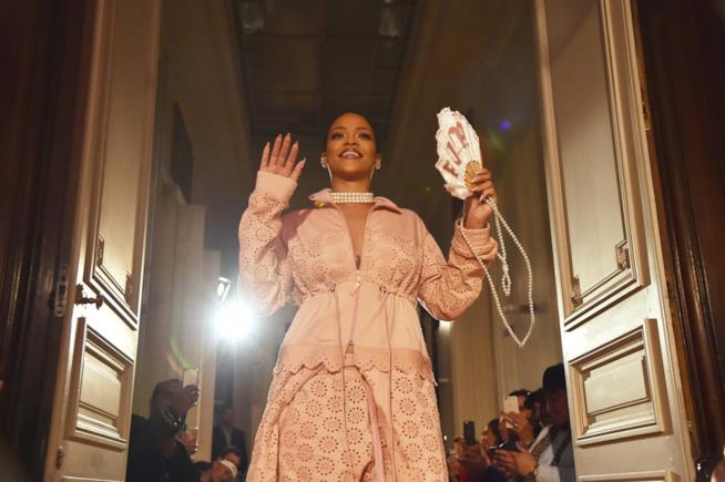 Rihanna presenta la sua nuova collezione moda per Pupa ispirata a Maria Antonietta Primo piano di Rihanna