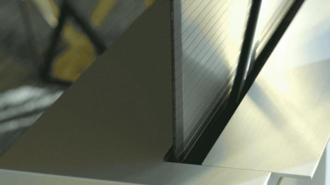 La Signature OLED TV R è il televisore di LG che si arrotola GIF che mostra il movimento della LG Signature OLED TV R