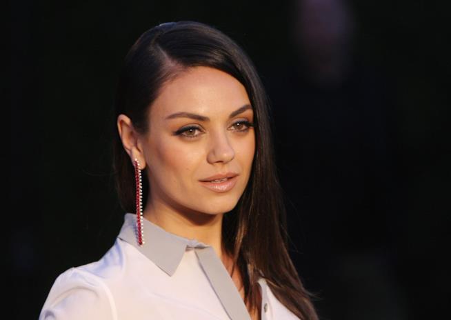 Mila Kunis ha comprato le fedi del matrimonio su Internet Primo piano di Mila Kunis