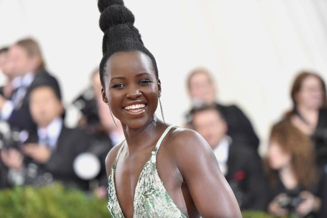 Lupita Nyong'o fa beatbox come un rapper Primo piano di Lupita Nyong'o