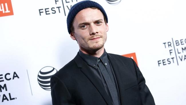 I genitori di Anton Yelchin ringraziano i fan del figlio con un messaggio Anton Yelchin