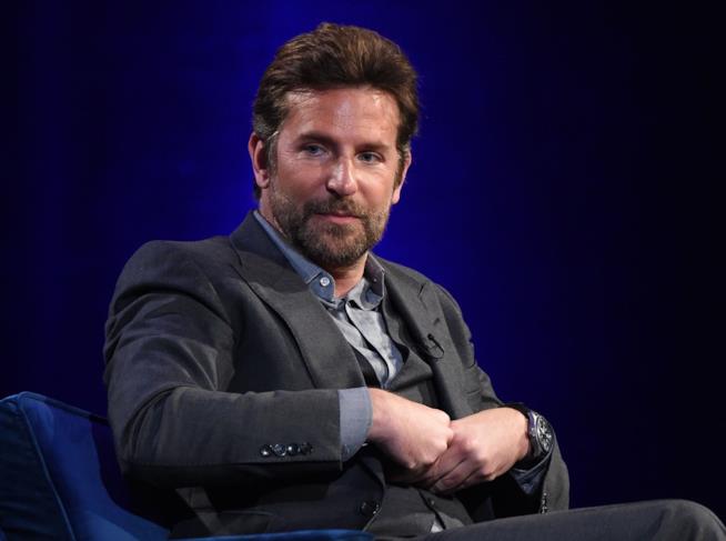 Bradley Cooper non è stato nominato come Miglior regista agli Oscar e spiega come si sente a riguardo Bradley Cooper ospite al talk show di Oprah