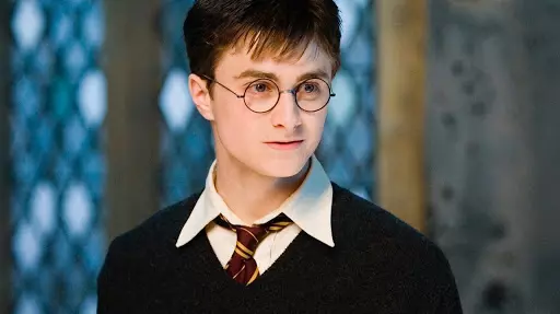 È stata smentita la notizia secondo la quale Daniel Radcliffe avrebbe contratto il Coronavirus Daniel Radcliffe nel ruolo di Harry Potter