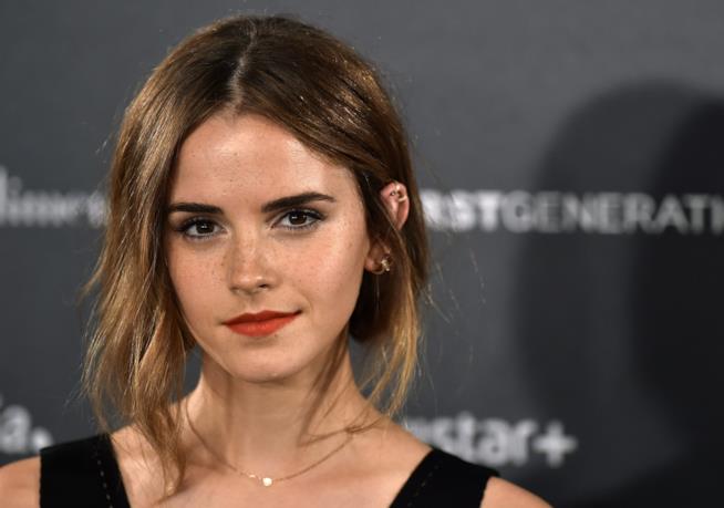 Emma Watson dimentica la suoneria del cellulare attiva in diretta TV Primo piano di Emma Watson