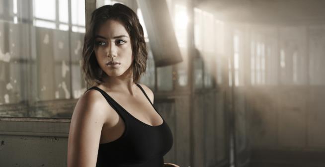 Chloe Bennet nei panni di Daisy Chloe Bennet sul set di Agents of S.H.I.E.L.D.