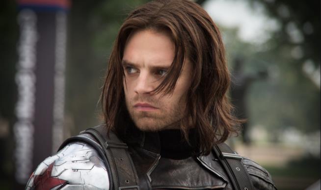 Sebastian Stan senza veli in moto durante le riprese di un nuovo film Sebastian Stan nel ruolo di Bucky