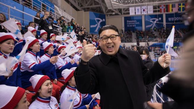Il sosia di Kim Jong-un saluta le cheerleaders nordcoreane alle Olimpiadi invernali: non finisce male Il sosia di Kim Jong alle Olimpiadi invernali di Pyeongchang in uno scatto di Yemin Lee/Getty Images