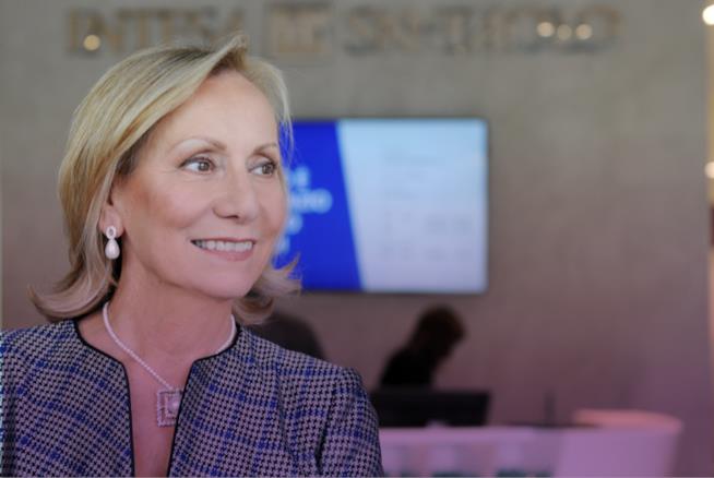 Marilisa Allegrini è una delle testimonial di Questione di Merito Marilisa Allegrini per Questione di Merito su FoxLife