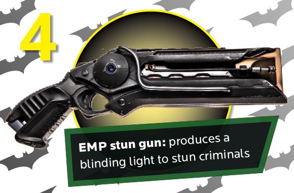 La pistola stordente creata da Batman, la pistola stordente creata da Julian Checkley per la sua tuta da Guinness