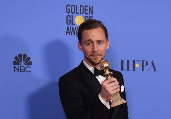Tom Hiddleston ha chiesto scusa per il discorso tenuto ai Golden Globes 2017 Primo piano di Tom Hiddleston ai Golden Globes 2017