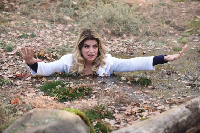 Scream Queens 2x10 Ingrid Hoffel muore nelle sabbie mobili