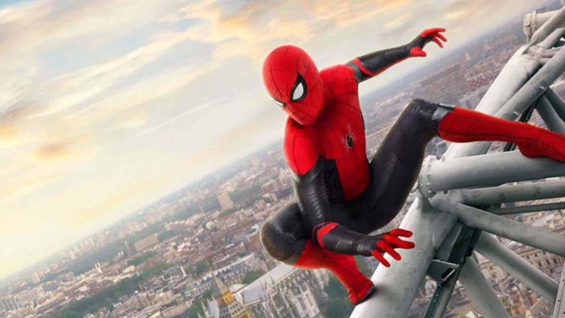 Arriva il canale Sky interamente dedicato a Spider-Man Tom Holland mascherato come Spider-Man