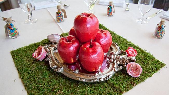 Un matrimonio da favola con i centrotavola ispirati ai classici Disney I centrotavola ispirati ai classici Disney per un matrimonio come nelle fiabe