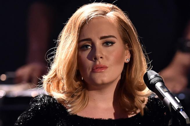 Adele dichiara di aver sofferto di depressione post partum Primo piano di Adele