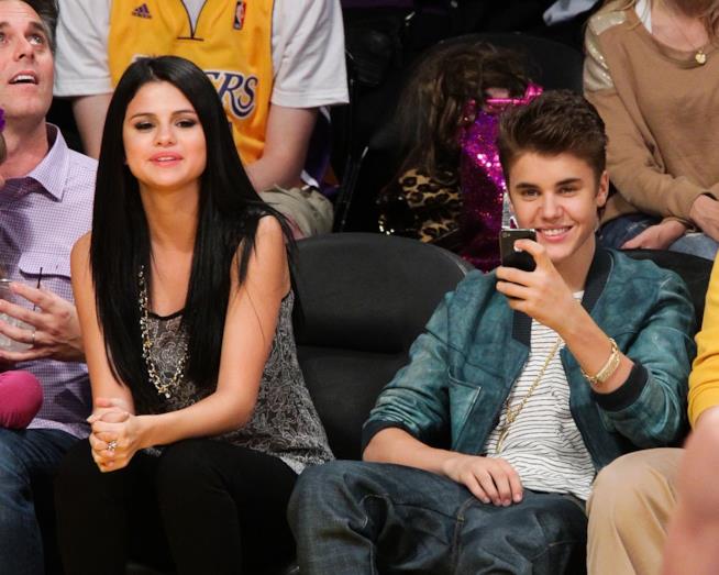 Selena Gomez e Justin Bieber si riavvicinano Primo piano di Selena Gomez e Justin Bieber