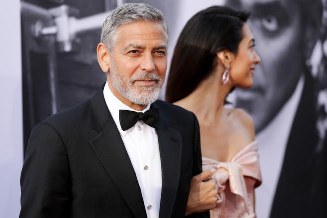 George Clooney: incidente in scooter in Sardegna e ricovero immediato George Clooney