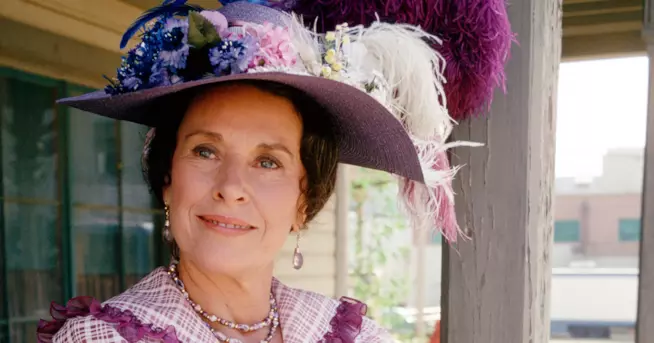 La casa nella prateria: addio a Katherine MacGregor, la signora Oleson Katherine MacGregor nei panni di Harriet Oleson