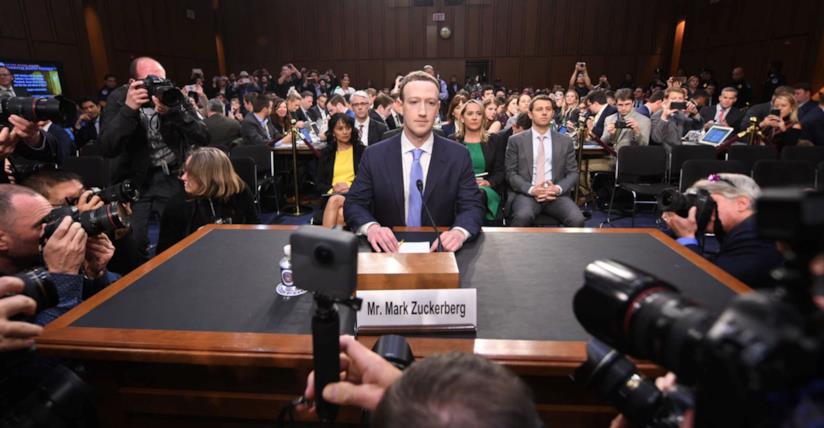 Facebook, multa salatissima inflitta dalla FTC per la violazione della privacy degli utenti Mark Zuckerberg al Congresso degli Stati Uniti