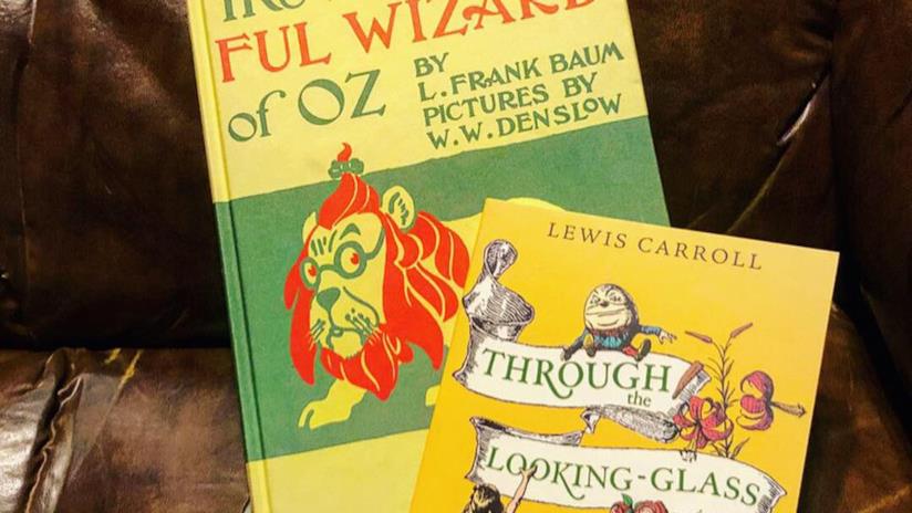 Le protagoniste de Il Mago di Oz e di Alice nel Paese delle Meraviglie si incontreranno nel crossover voluto da Netflix e scritto da Anna Klasser I romanzi dai quali nascerà il crossover scritto da Anna Klasser
