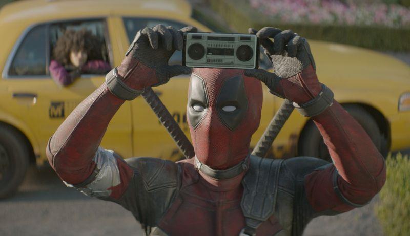 Deadpool vuole unirsi agli Avengers Deadpool in un'immagine tratta da Deadpool 2