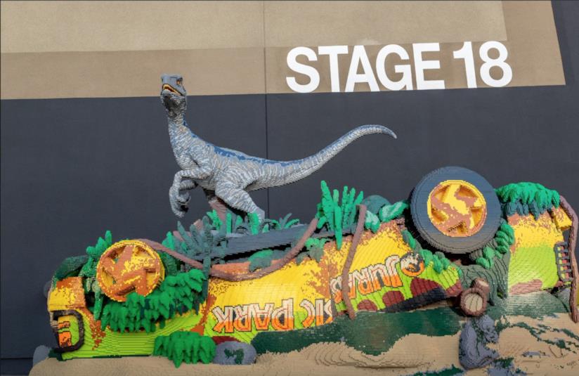 Jurassic World 2: il set monster da 700mila pezzi LEGO Scultura LEGO dedicata al Velociraptor Blue di Jurassic World composta da 700mila mattoncini