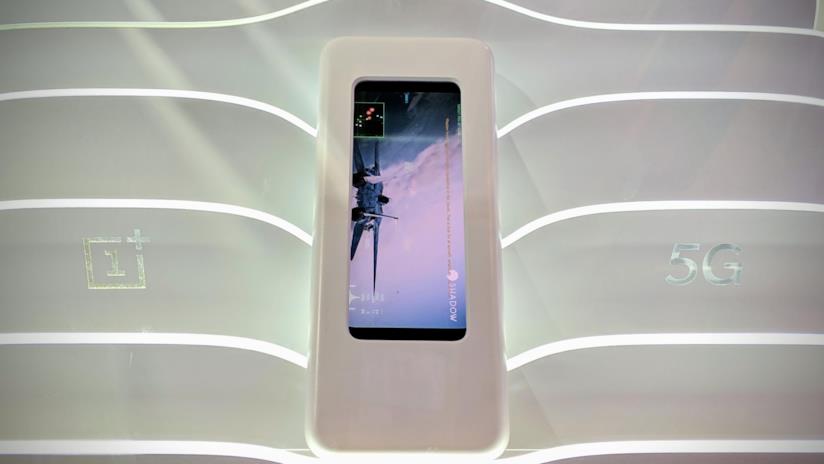 OnePlus mostra parzialmente il suo prossimo smartphone 5G al MWC2019 Foto del OnePlus 5G scattata al MWC2019