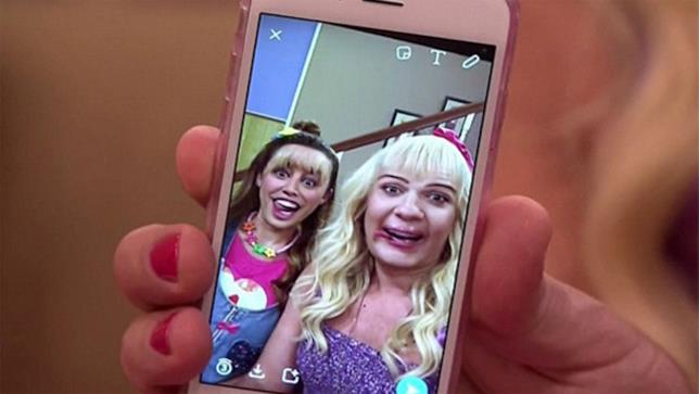 Miley Cyrus e Jimmy Fallon Miley Cyrus e Jimmy Fallon al The Tonight Show