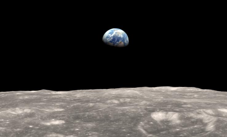 Phil Lord e Chris Miller al lavoro su Artemis Un'immagine della luna