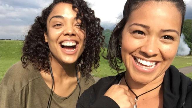Annihilation, Gina Rodriguez e Tessa Thompson sono al lavoro sul set Gina Rodriguez e Tessa Thompson
