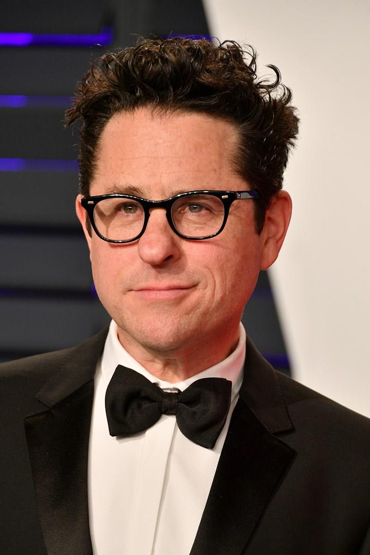 J.J. Abrams sarà il regista di un prossimo progetto appartenente al DC Extended Universe? Mezzobusto di J.J. Abrams in smoking e farfallino