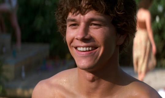 Mark Wahlberg: 'Chiedo perdono a Dio per il mio ruolo in Boogie Nights' Mark Wahlberg in una scena di Boogie Nights - L'altra Hollywood