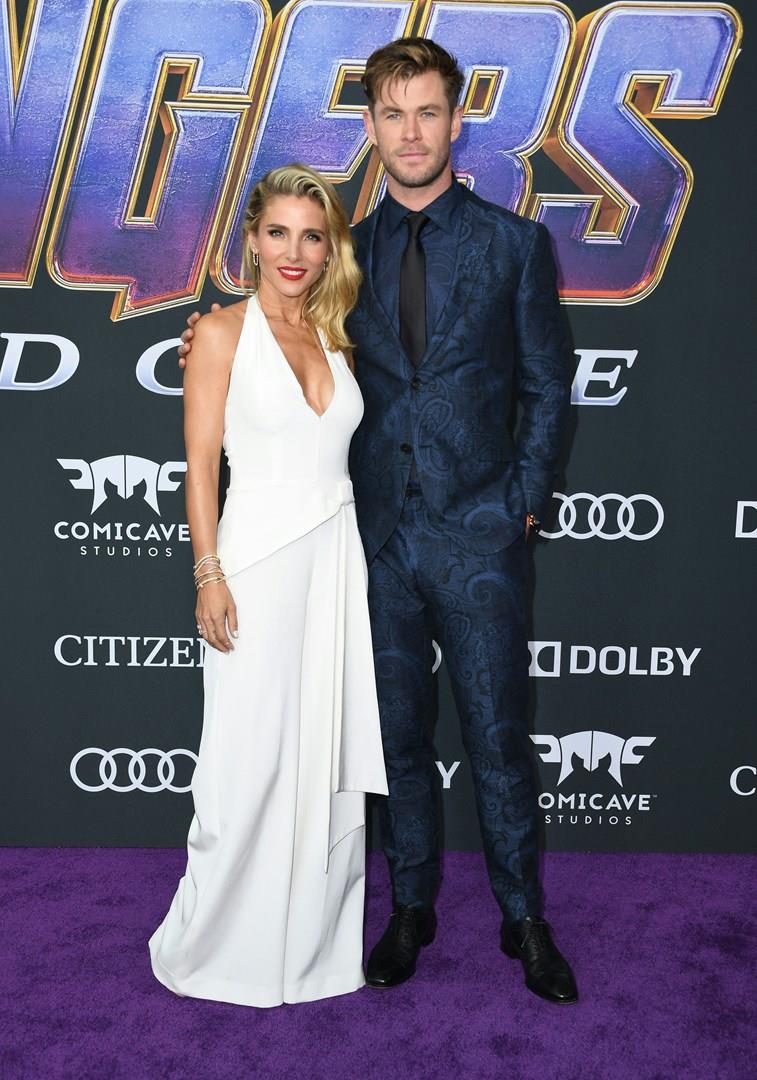 Chris Hemsworth posa per i fotografi insieme alla moglie Elsa Pataky alla première di Avengers: Endgame Chris Hemsworth posa per i fotografi alla world première di Avengers: Endgame