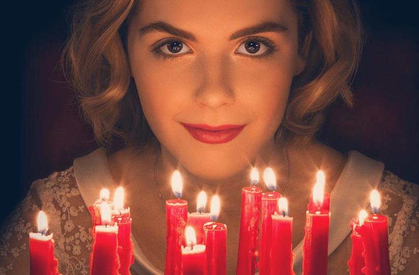 Le Terrificanti Avventure di Sabrina: la seconda stagione è in produzione Kiernan Shipka nei panni di Sabrina Spellman dal poster de Le Terrificanti Avventure di Sabrina