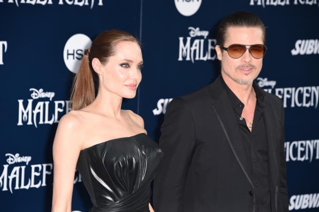 Angelina Jolie accusata da Brad Pitt di aver messo a rischio la privacy dei loro figli Primo piano di Brad Pitt e Angelina Jolie
