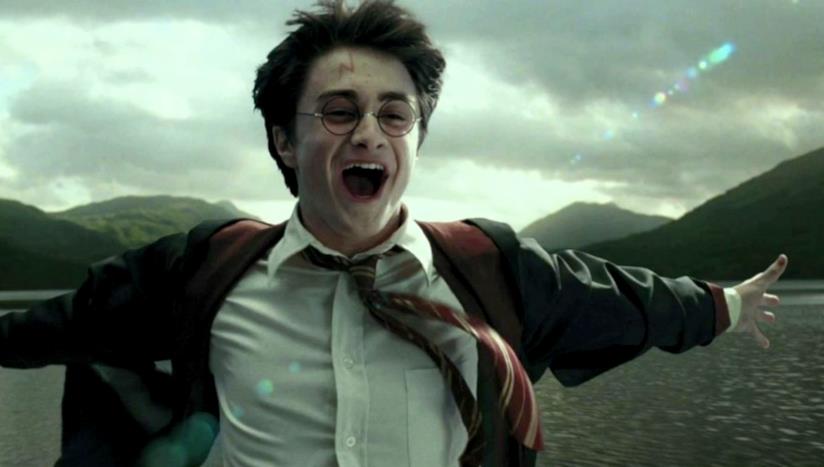 Warner Bros. aprirà la prossima estate il più grande negozio a tema di Harry Potter, nel cuore di New York Harry Potter mentre sorvola i mari vicino Hogwarts
