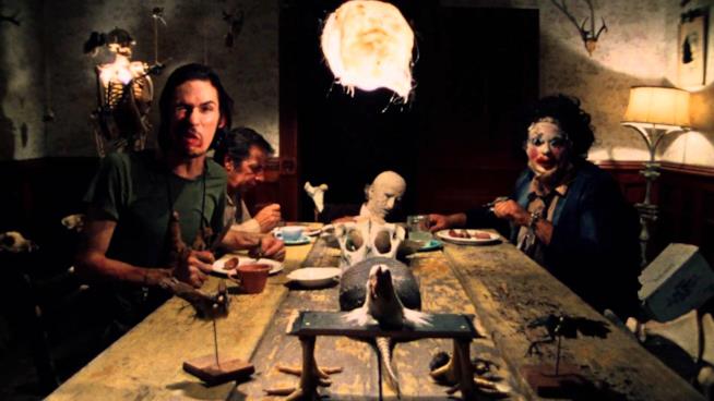 Non aprite quella porta: l'horror del 1974 torna in versione home video Una scena di Non aprite quella porta del 1974