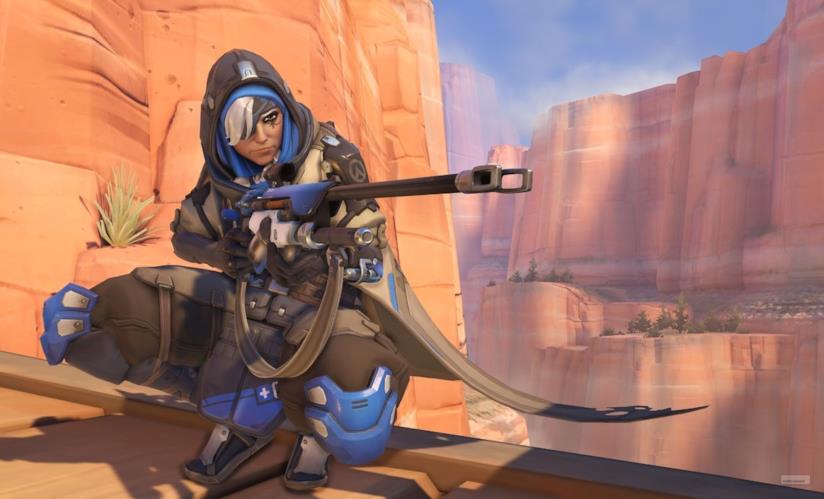 Overwatch, Blizzard presenta il nuovo eroe giocabile Ana Amari pronta a colpire con il suo fucile in Overwatch
