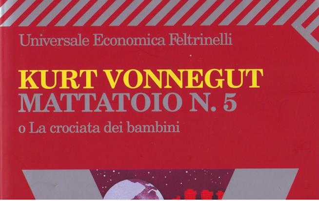 Il famoso romanzo di Kurt Vonnegut, Mattatoio n.5, diventa una serie TV Copertina con titolo e autore del romanzo pubblicato da Feltrinelli